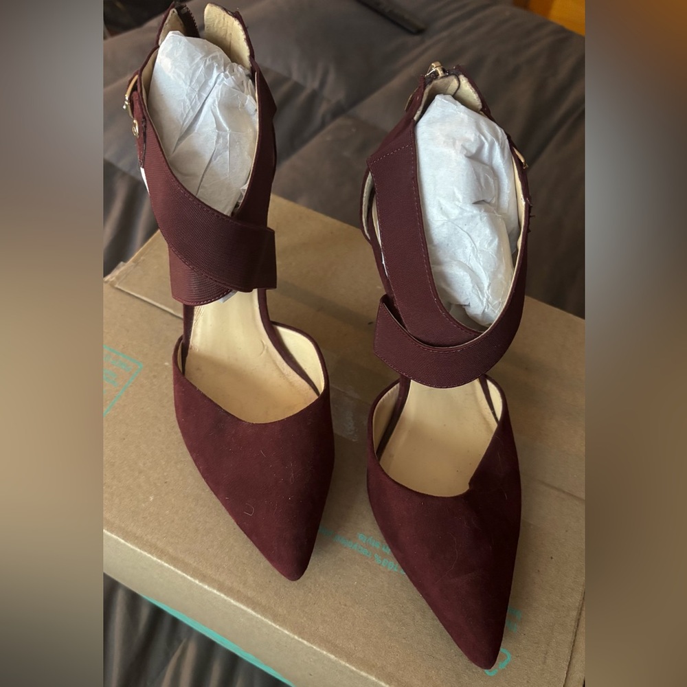 Liz Claiborne Burgundy Heels